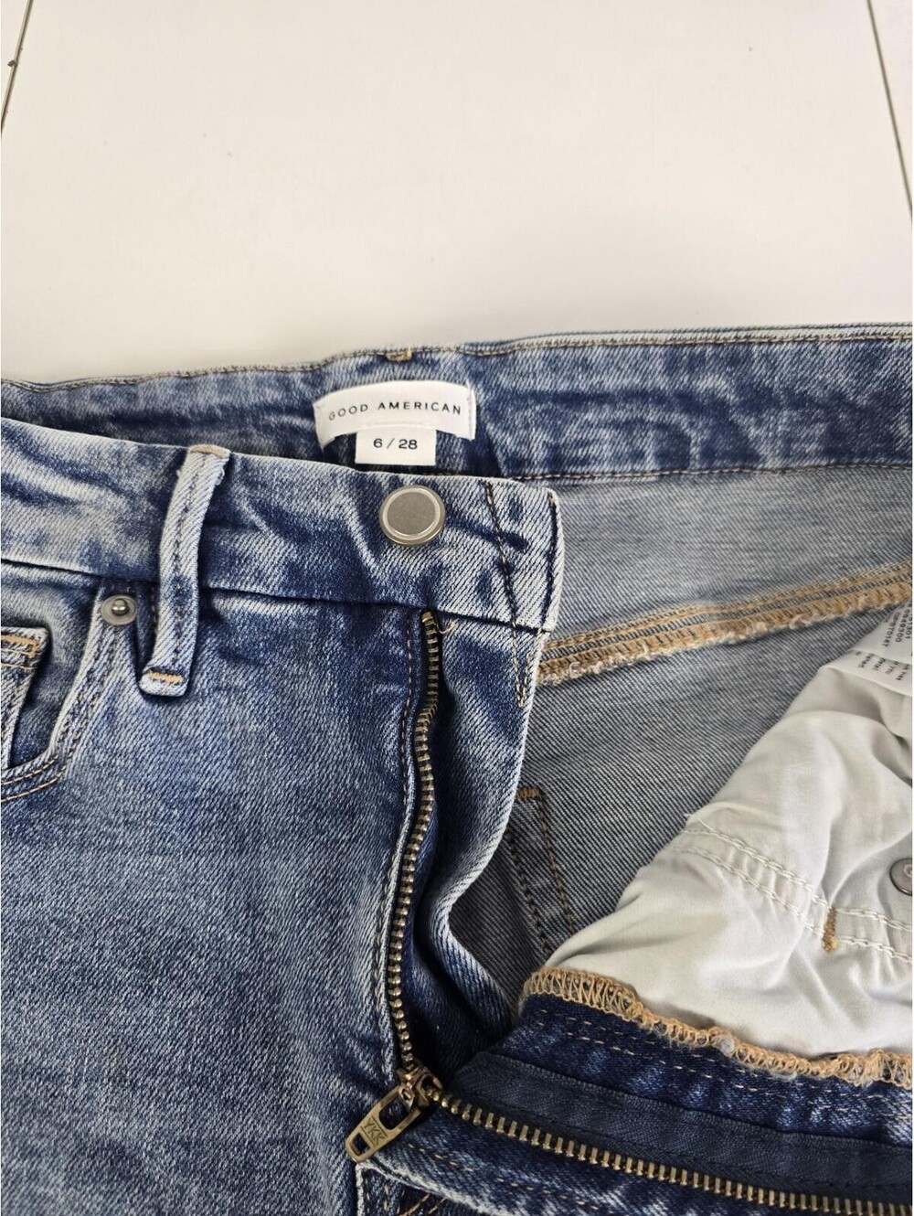 Good American Good Curve Straight Leg Jean Size 6/28 ( 24" Inseam) - Picture 4 of 14